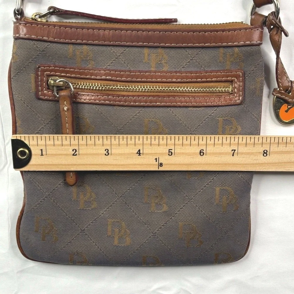 Dooney & Bourke Monogram Signature Canvas Crossbody Bag Brown Leather Trim‎ Duck